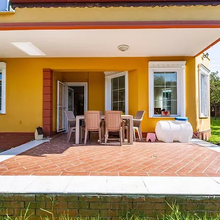 Semesterbostad Charming Villa With Garden Surrounded By Nature In Kartepe *