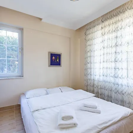 Semesterbostad Charming Villa With Garden Surrounded By Nature In Kartepe